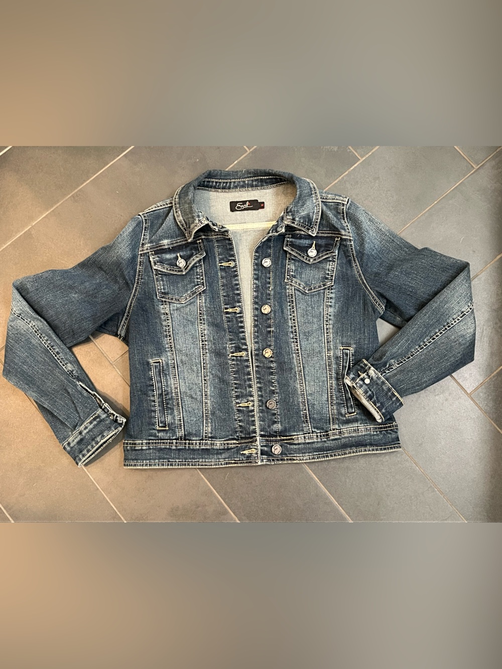 Women’s Earl Jean Jacket Medium, EUC, Wast Length